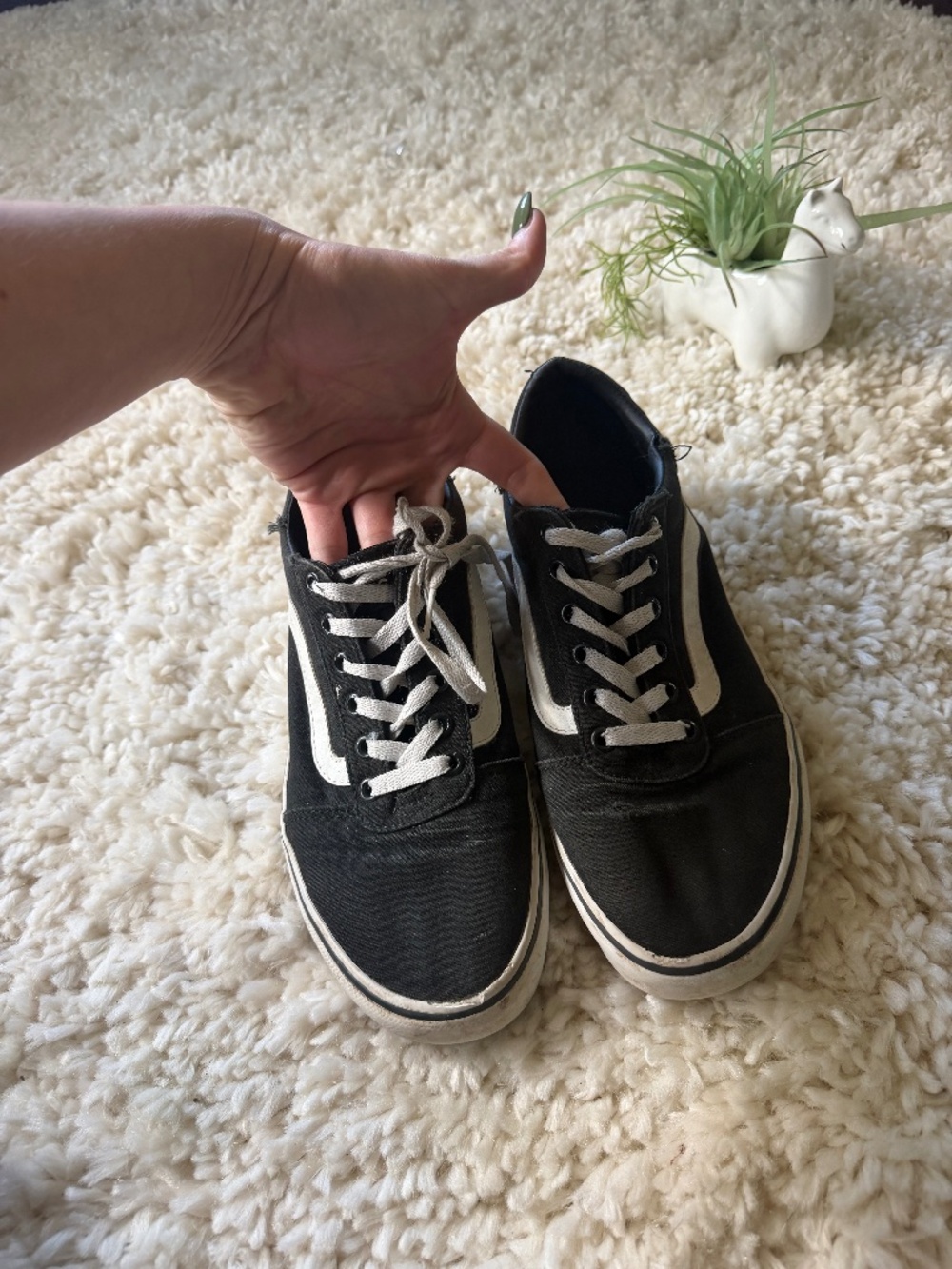 Classic Vans low top Vans off the wall skater shoes Black and White Low Top Skat